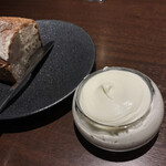 グラール - バゲットと自家製ヨーグルトバター