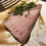 グラール - 絶妙な火入れ加減のお肉 