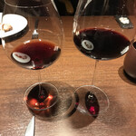 グラール - ペアリングの赤ワイン 左がピノノワール 右がカベルネ・ソーヴィニヨン