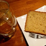 栄夏 - レモングラスのハーブティー、林檎のシフォンケーキ