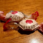 栄夏 - アドベントカレンダーの17日のところに入ってた苺の飴ちゃん