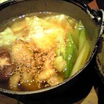 雅弥 - 鳥皮鍋。一人鍋です。安いのに最高の味わい。