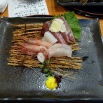 めん房 - お造り：鯛、鰹、甘エビ、するめいか