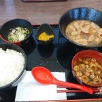 Kenchanshokudou - もつ煮込み定食  640円