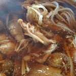 Teuchi Soba Tokoshie - 豚肉とごぼうのつけ汁 キノコもたっぷり！