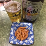 Nagaokaya - 瓶ビールとお通しの柿の種