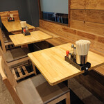 川の先の上 - テーブル席