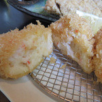 とんかつ 串揚げ 優膳 - カニクリームコロッケ断面（2012/08）