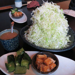 とんかつ 串揚げ 優膳 - キャベツ＆漬け物（2012/08）