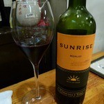 めん房 - 赤ワインボトル。よくコンビニで売ってるやつです（笑。