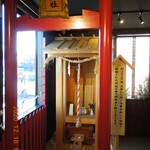 Memba Tado Koro Shouten - お店の中に味噌神社があります