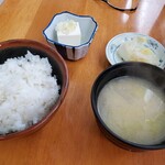 大橋 - ご飯炊きたて具だくさんの味噌汁です。