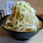 ラーメン二郎 - ちょい増しヤサイはこんな感じ。ヤサイ増しは更にうっすらと高くなるのかな？