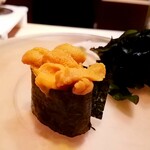 たかおか - 雲丹は質の良い溶けるクリーム。だけれど今回は新海苔のパワーが凄くてぶっ飛ぶ。つまみでも海苔を出してくださいました