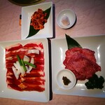 焼肉 徳寿 - カルビと熟成塩牛タン