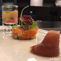 DADA - Soupe peu profonde aux fruits de mer et aux tomates,Tartare de saumon et satoimo,Jambon de canard de Barbarir 