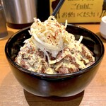 1ポンドのステーキハンバーグ タケル - 旨馬丼 肉馬し盛300g（1,460円）