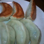 上海点心 豫園 - 焼き餃子です