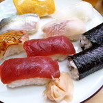 神田笹鮨 - お決まりのにぎり 白身は鱸、 鰺が美味しかったなぁ～～ 煮イカにはいつも頬が緩みます。