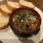 オルタナ - 秋刀魚とまいたけのアヒージョ