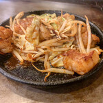 ミヤタヤ - プリプリホルモンの鉄板焼