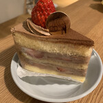 パティスリーヨシノリアサミ - チョコ生クリームショートケーキ