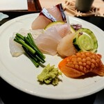 味あら井 - お造りは縞鯵、地元の松葉鰈、山口県のクエ、たいら貝、赤貝