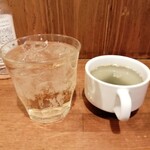 ポパイ - ランチのドリンクとスープ。