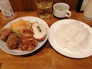 POPEYE - ライス大盛は＋１００円  MIX定食につく唐揚げは１個で、後は＋１５０円/個