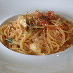 レストラン グースト - トマトとモッツァレラチーズのスパゲッティ