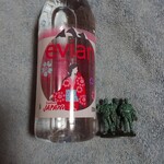 セブンイレブン - ドリンク写真:エビアン　330ml_103円