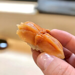 松寿司 - 赤貝 リフト