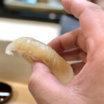 松寿司 - ヒラメ昆布〆 リフト