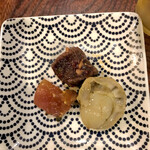 大衆中遊華食堂 八戒 - マグロ、鯨、帆立の山椒オイル漬け 取分け後