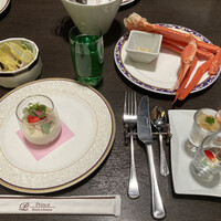 リュクス ダイニング ハプナ - オードブルワゴンの料理と蟹