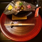 Gion Maruyama - 朴葉焼き～朴葉の上に牛ロース、銀杏、海老芋、松の実、椎茸、針ネギと自家製味噌