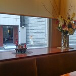 レストラン・サカキ - 活気ある店内