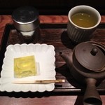 一保堂茶舗 喫茶室 嘉木 - 檸檬カンがうまい玄米茶セット