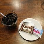 さつま ぼっけもん - お昼の日替わり定食ご飯大盛り（アイスコーヒー、チョコ菓子、マシュマロ）