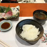 魚竹 - ご飯と味噌汁もうまい