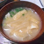 よし半 - サービスの味噌汁