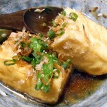 よし半 - 揚げ出し豆腐（半分取り分けたところ）