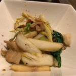 幸宴 - 豚バラと白菜の生姜香る醤油炒め丼