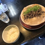 博多ラーメン なみへい - 博多チャーシューメン 半熟煮玉子入り 1050円
      ご飯[小] 90円