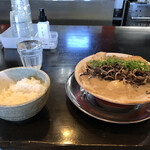 博多ラーメン なみへい - 博多チャーシューメン 半熟煮玉子入り 1050円
      ご飯[小] 90円