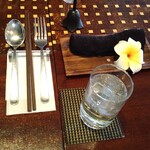 Dining&Bar tocotoco - おしぼりは花の飾りが添えられています。