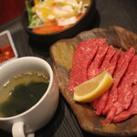 Yakiniku Tsunagu Famu - 釜めしの焼肉定食