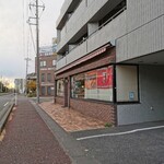 カスクルート - ファミマから左手に線路を眺めながら歩くと、こんな感じで見えて来ます