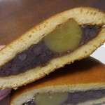 御菓子司 木村家 - 富士見だいこ　栗どら（小倉餡）；断面