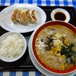 まてんろう - ラーメン、餃子の定食 \785 半ライス付きです